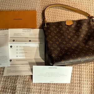 Louis Vuitton Graceful PM. Excellent condition with papers verifying purchase.🎁